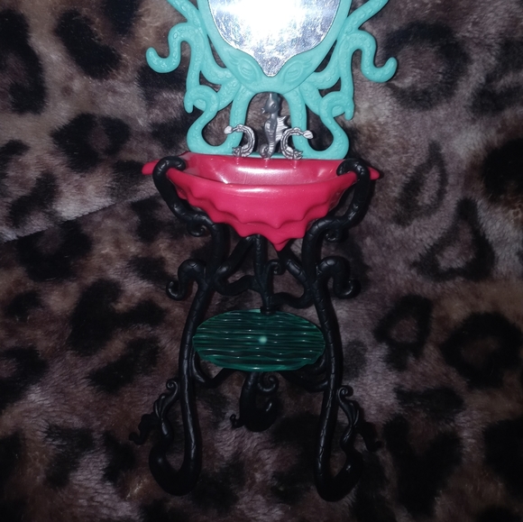 MH Lagoona Blue Shower Vanity and Chair Play Set - Picture 2 of 4